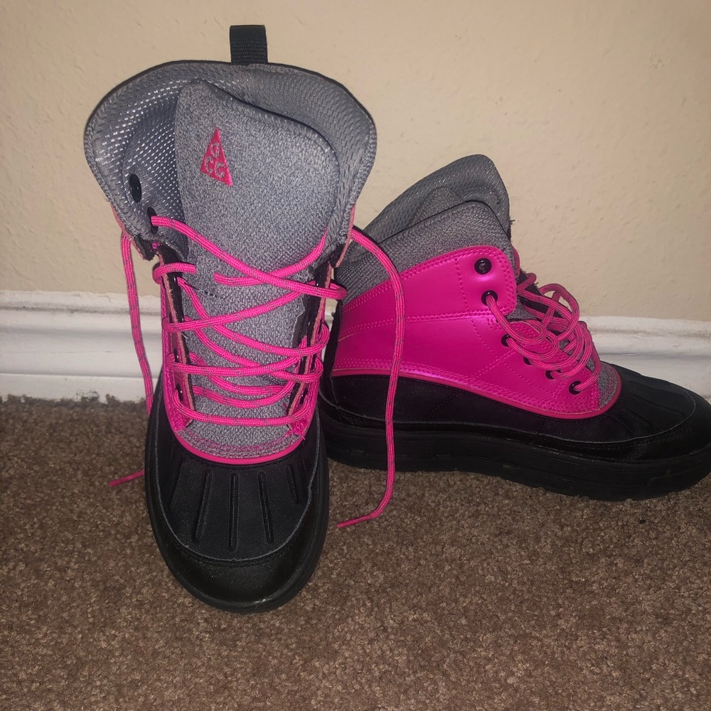 Nike ACG boots